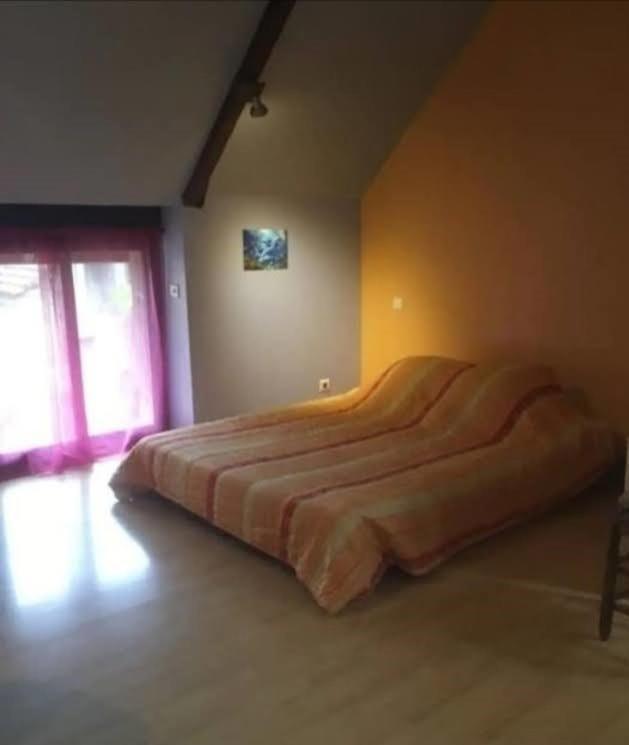 Chambre Chez L'Habitant Rueyres Exteriör bild